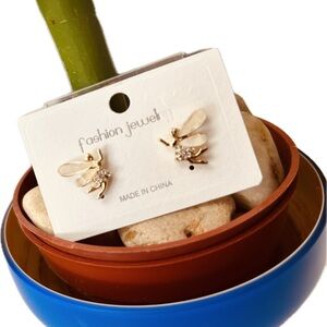 Charming & Cute Goldplated Winged Bee Sparkly Rhinestone Fashion Earrings